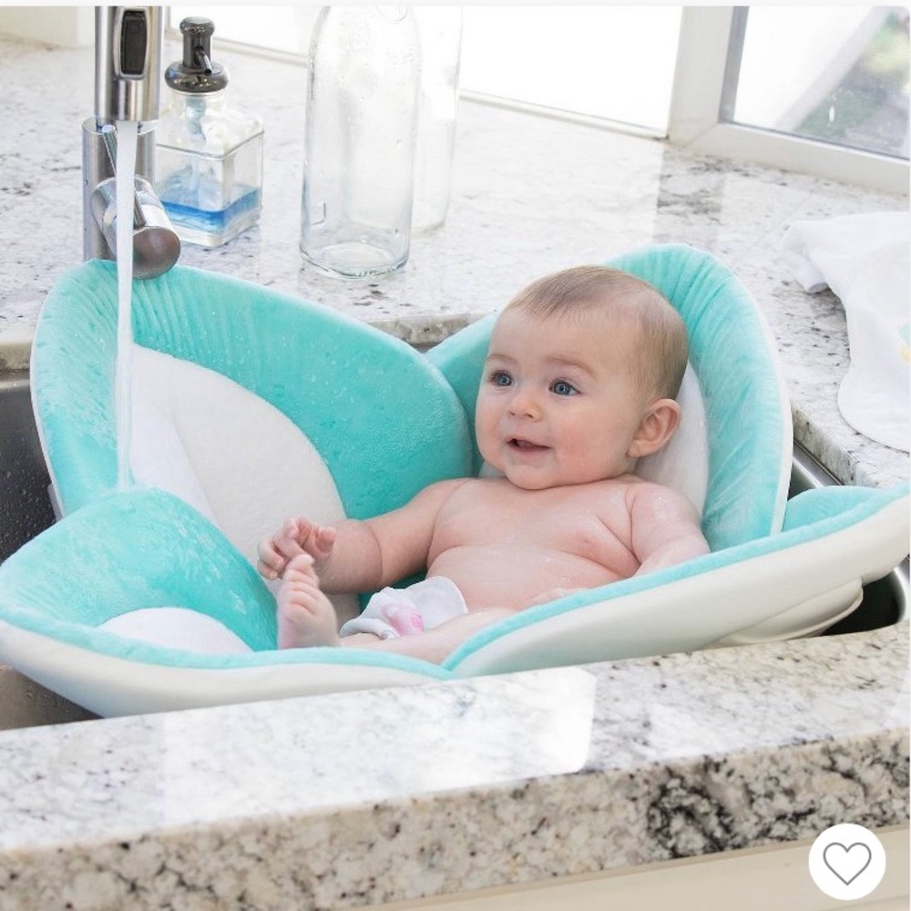 Baby flower bath
